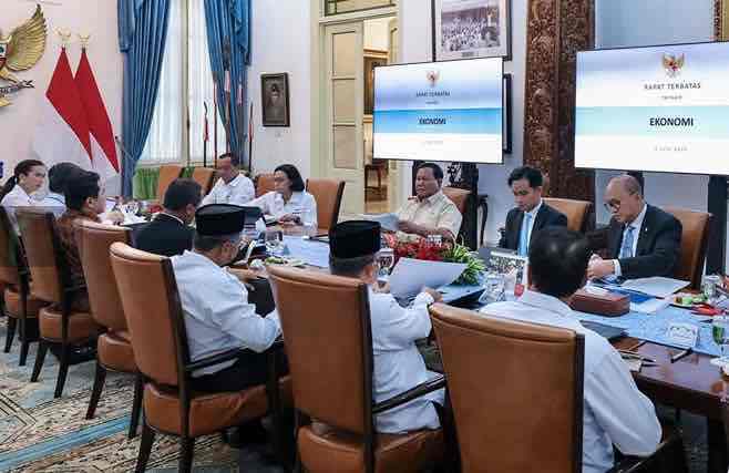 Ini Tanggapan Dosen Unisba Blitar Terkait Dua Rapor Merah Pemerintahan Prabowo-Gibran Rapat Terbatas Presiden Prabowo Instagram Presiden Prabowo