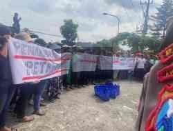 WALHI Jatim : IUP Operasi Produksi Bukanlah Lisensi untuk Merusak Lingkungan WALHI Jatim : IUP Operasi Produksi Bukanlah Lisensi untuk Merusak Lingkungan