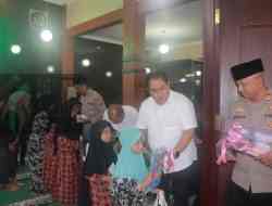 Polres Blitar Berikan Santunan untuk Anak Yatim Pondok Mambau’ul Ihsan Polres Blitar Berikan Santunan untuk Anak Yatim Pondok Mambau’ul Ihsan