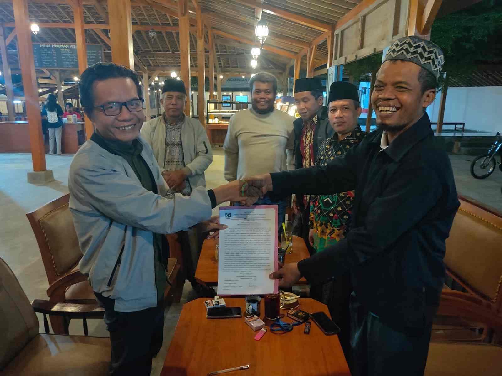 Estafet Korpres MD KAHMI Kabupaten Blitar Bergulir, Kanda Aka Gantikan Kanda Tofa, Ini Program Prioritasnya Serah Terima Jabatan Korpres MD KAHMI Kabupaten Blitar dari Kanda Zaenal Mustofa ke Kanda Ahmad Eko Basuki Aka