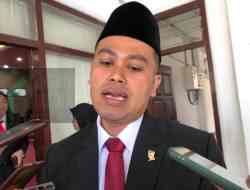 Kota Blitar dengan Bangunan Tinggi Mencakar Langit, Simbol Kemajuan Peradapan Kota Blitar dengan Bangunan Tinggi Mencakar Langit, Simbol Kemajuan Peradapan