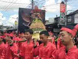 Warga Berebut Gunungan di Gerebek Pancasila, Wali Kota Blitar : Hari Lahir Pancasila Menjaga Nilai-Nilai Luhur Bangsa Warga Berebut Gunungan di Gerebek Pancasila, Wali Kota Blitar : Hari Lahir Pancasila Menjaga Nilai-Nilai Luhur Bangsa