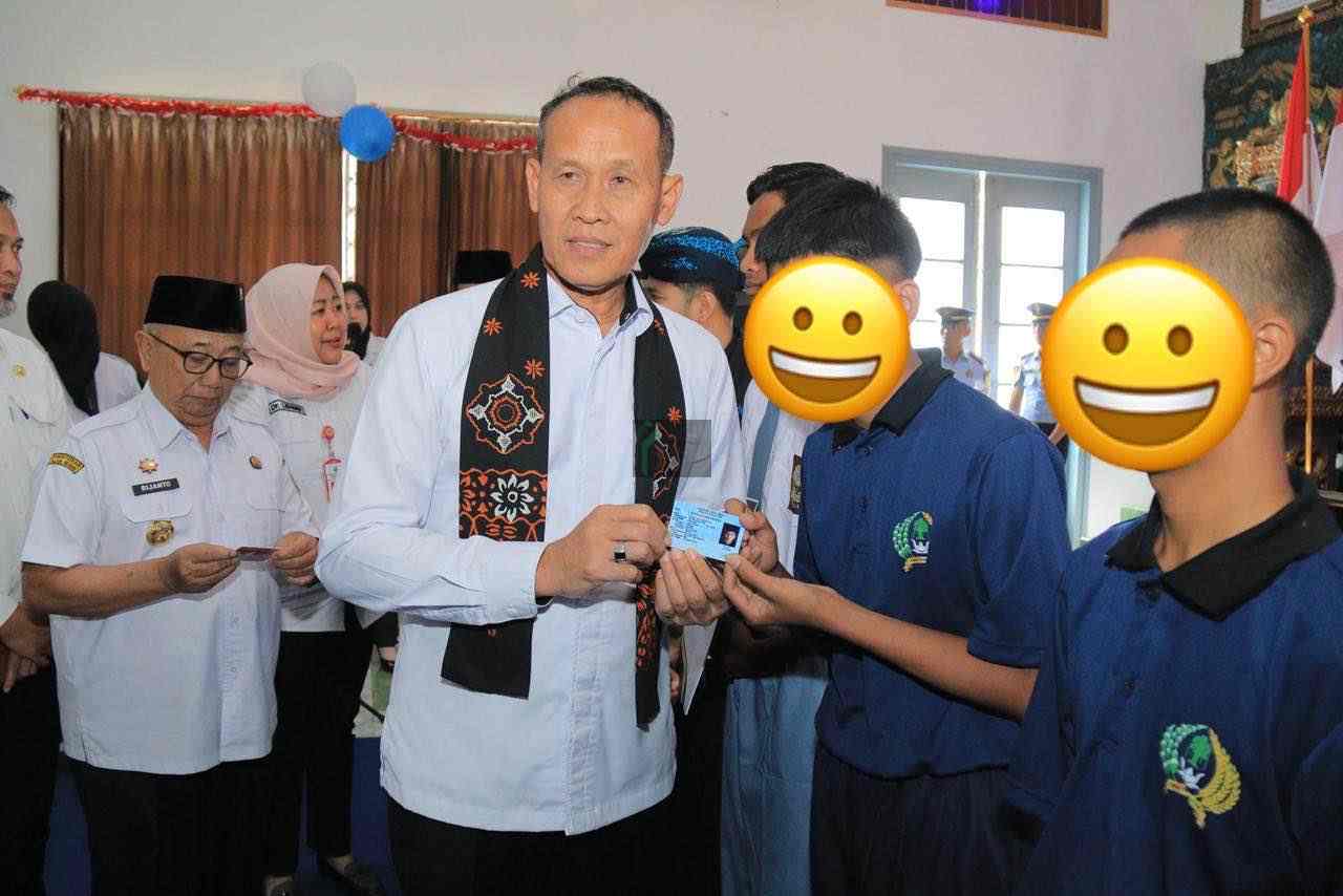 Hari Anak Nasional, Dirjen Permasyarakatan  Jatim Berikan 121 Remisi, 7 Langsung Bebas Dirjen Permasyarakatan Jawa Timur Berikan 121 Remisi untuk Anak Binaan 7 Diantaranya Langsung Bebas