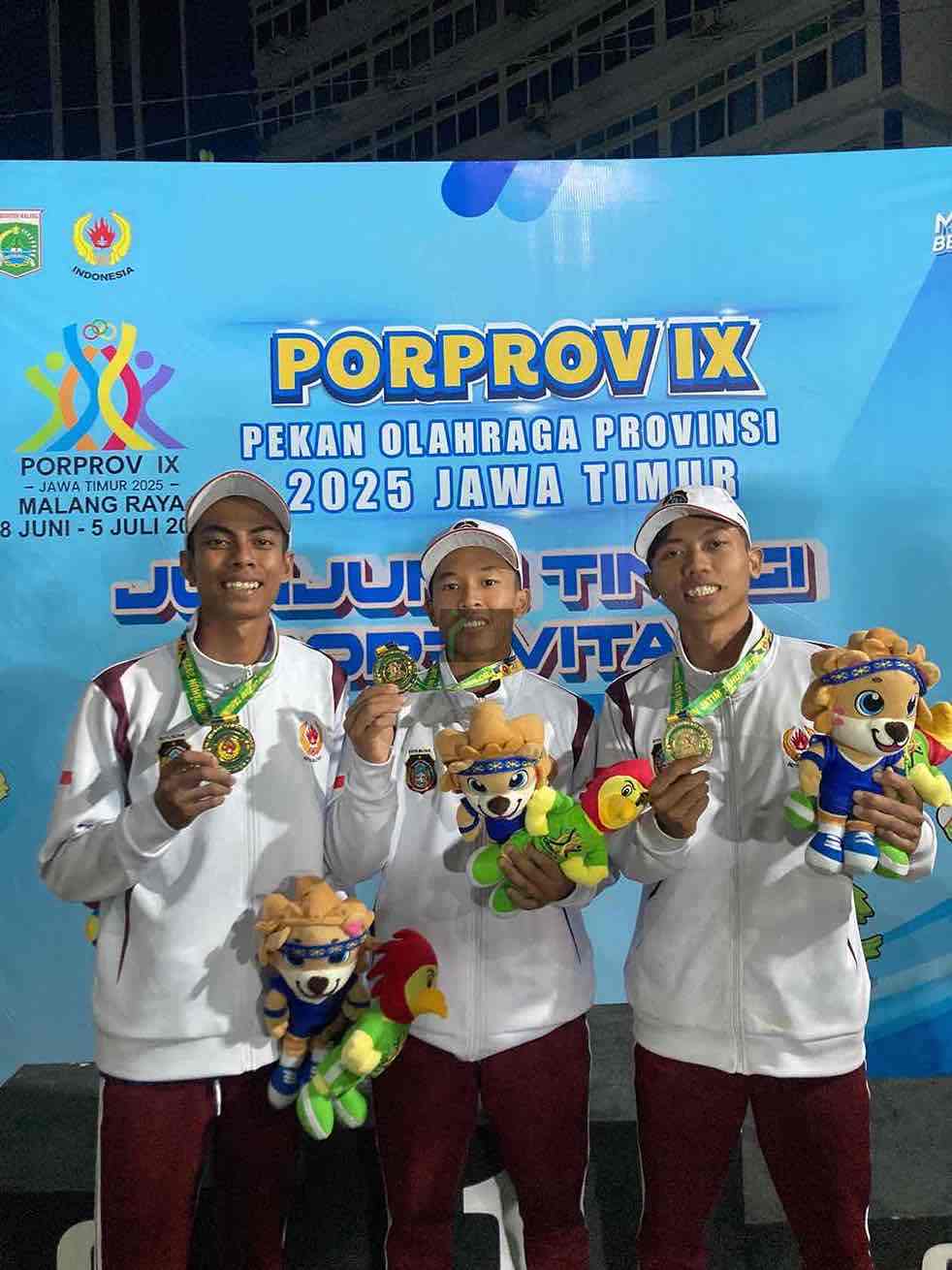 Sumbang Emas untuk Blitar, Atlet Muda Ditolak Jalur Prestasi SMA Ganendra Giri Maulana Atlet Panjat Tebing Kota Blitar Meraih Medali Emas di Porprov Jatim 2025