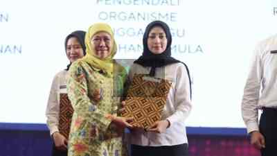 Sebanyak 4 Ribu Lebih Pemprov Terima SK Pengangkatan dari Gubenur Jatim Sebanyak 4 Ribu Lebih Pemprov Terima SK Pengangkatan dari Gubenur Jatim