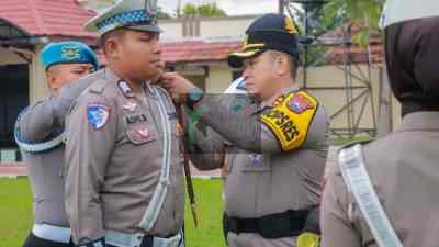 Kapolres Blitar AKBP Arif Fazlurrahman Memeriksa Pasukan dalam Operasi Patuh