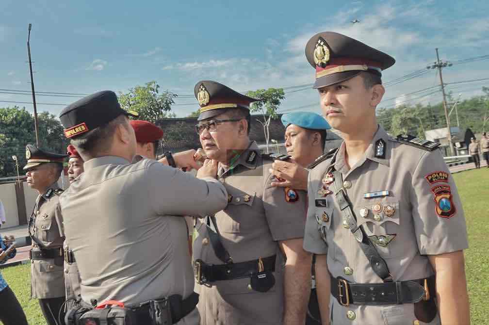 Polres Blitar Mutasi Sejumlah Pejabat Utama dan Kapolsek, Berikut Datanya Kapolres Blitar AKBP Arif Fazlurrahman Memimpin Sertijab Sejumlah Pejabat di Mapolres Blitar