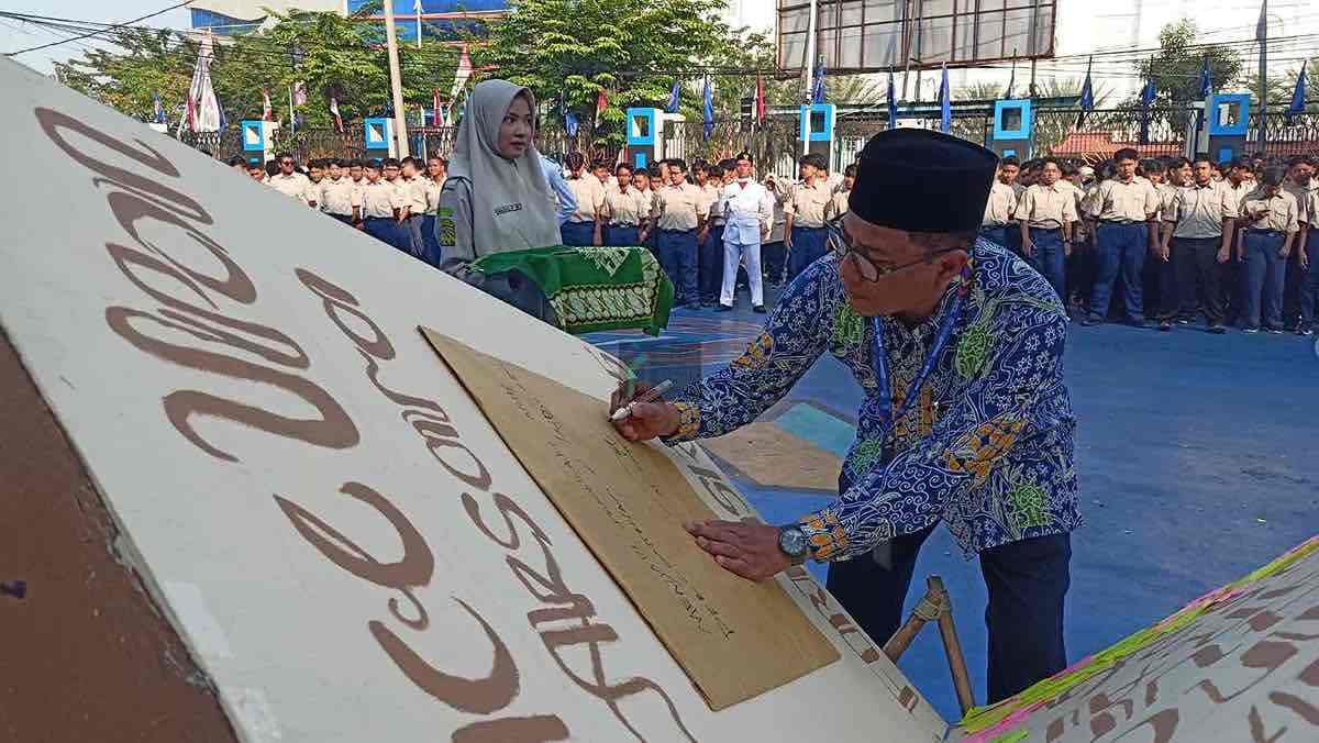 Kepala Smamda Zainul Arifin