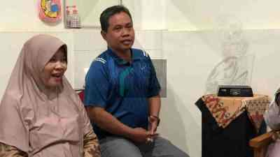 Kepala sekolah SMA Negeri 1 Kota Blitar Wiwik Dwi Astuti