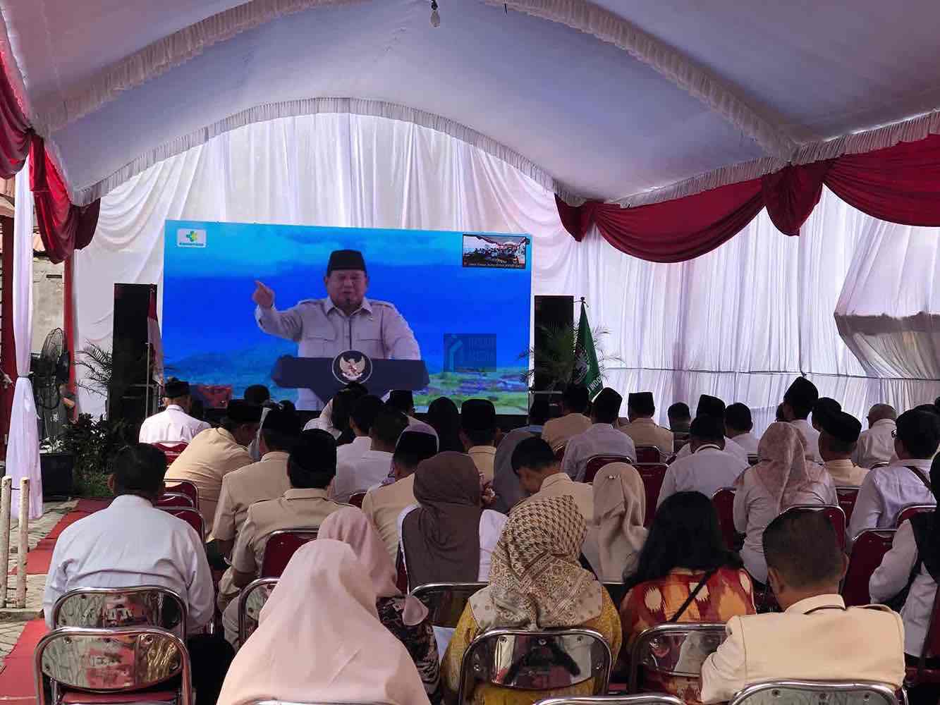 Tancap Gas, 21 Koperasi Merah Putih di Blitar Siap Gerakan Ekonomi Lokal Ketua Koperasi Merah Putih se Kota Blitar Mendengarkan Sambutan Presiden Prabowo Subianto melalui Zoom Meeting