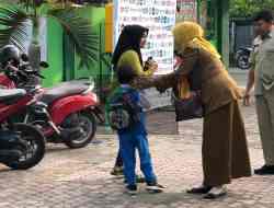 Hari Pertama Sekolah, MPLS Dimulai dengan Monitoring dan Pendampingan Orang Tua Hari Pertama Sekolah, MPLS Dimulai dengan Monitoring dan Pendampingan Orang Tua