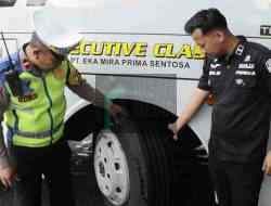 Operasi Patuh Candi, Polisi Ramp Check 23 Kendaraan Angkutan Umum di Terminal Tipe A Kebumen Operasi Patuh Candi, Polisi Ramp Check 23 Kendaraan Angkutan Umum di Terminal Tipe A Kebumen