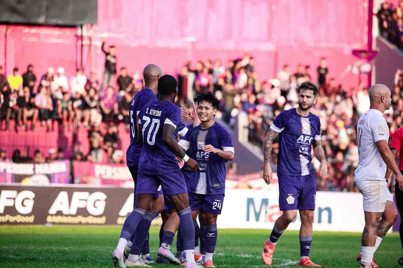 Kalahkan Asia Warrior 2-0, Owner Persik Kediri Arthur Irawan : Kami Percaya Pelatih Ong Kim Swee Pemain Persik Kediri Merayakan Gol saat Melawan Asia Warrior di Laga Pramusim Liga 1 2025/2026
