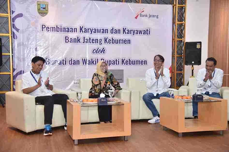 Semester Pertama, Bank Jateng Cabang Kebumen raup Lapa Rp33,145 miliar Pembinaan Karyawan Bank Jateng Cabang kebumen oleh Bupati Kebumen Lillis Nurya