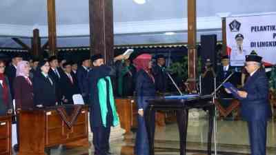 Pengambilan Sumpah Pj Sekda Kabupaten Blitar Khusna Lindarti