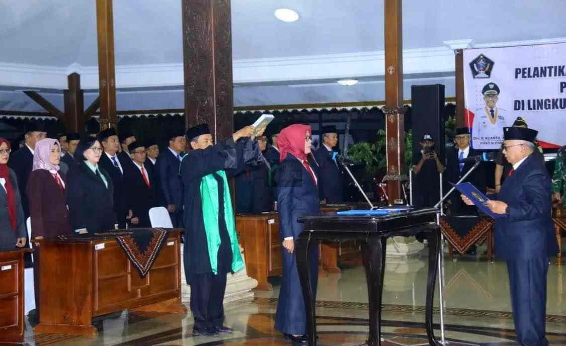 Pengambilan Sumpah Pj Sekda Kabupaten Blitar Khusna Lindarti