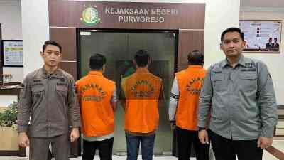 Kejari Purworejo Tetapkan 3 Tersangka Kasus Korupsi Gedung Serbaguna Desa Sawit, Kades dan Perangkat Rugikan Negara Rp300 Juta Kejari Purworejo Tetapkan 3 Tersangka Kasus Korupsi Gedung Serbaguna Desa Sawit, Kades dan Perangkat Rugikan Negara  Rp300 Juta