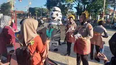 Polres Kebumen Sosialisasi Operasi Patuh Candi Car Free Day CFD di Alun alun Pancasila Kebumen