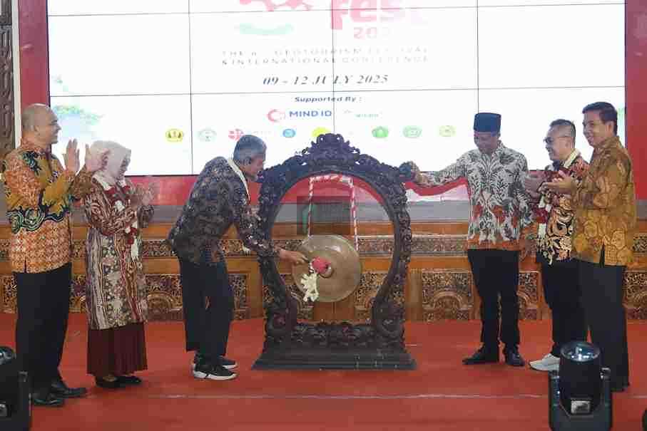 Geofest 2025 Dibuka, Semangat Pelestarian dan Kemajuan di Bidang Pariwisata Sekda Provinsi Jawa Tengah Sumarno Membuka Geofest 2025 di Kebumen Jawa Tengah
