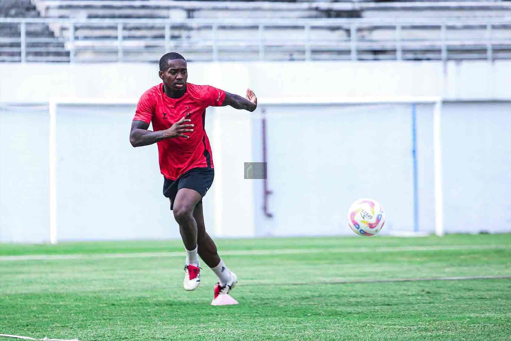 Pertajam Lini Depan, Persik Datangkan Penyerang Asal Prancis, Sylvain Atieda Sylvain Atieda striker Baru Persik Kediri
