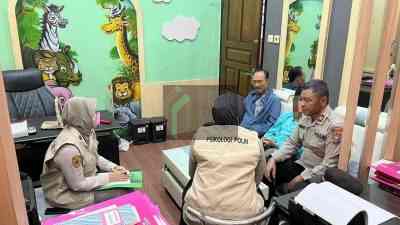 Tim Konselor Polres Blitar Memberikan Bantuan Pemulihan Mental Korban Bullying di SMPN 3 Doko