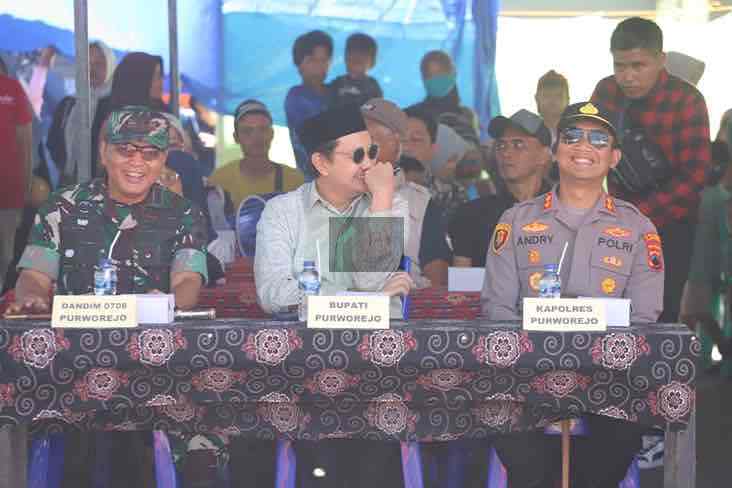 Nelayan Pantai Genjik, Purworejo Gelar Sedekah Laut, Sebagai Bentuk Syukur Tangkapan Ikan Melimpah Wakil Bupati Purworejo Dion Agasi Setiabudi S.I.Kom MSi