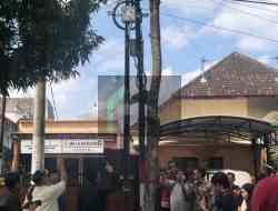 Pemkot Blitar Segel Tiang Kabel Wifi Tidak Berizin Pemkot Blitar Segel Tiang Kabel Wifi Tidak Berizin