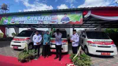 Wali Kota Blitar Syauqul Muhibbin Meresmikan Mobil Jenazah