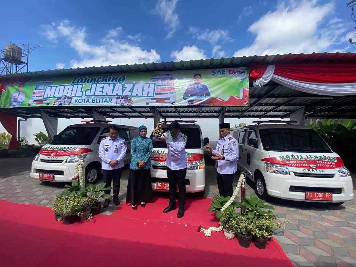 Pemkot Blitar Anggarkan Rp900 Juta untuk Tiga Mobil Jenazah, Sopir dan Mobil Gratis Wali Kota Blitar Syauqul Muhibbin Meresmikan Mobil Jenazah