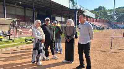 Wali Kota Kediri Vinanda Memeriksa Renovasi Stadion Brawijaya Kediri
