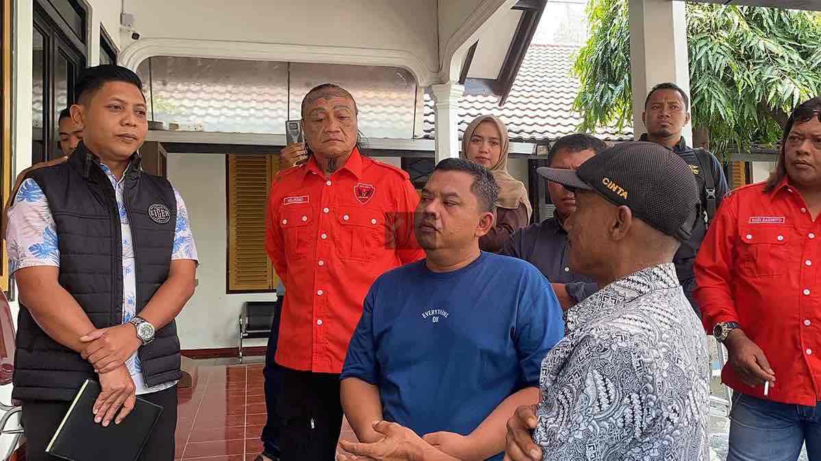 Warga Perkebunan Tanyakan Kelanjutan Laporannya, Kajari Kabupaten Blitar Menghilang Warga Desa Sidorejo Kecamatan Doko Datang ke Kantor Kejari Kabupaten Blitar