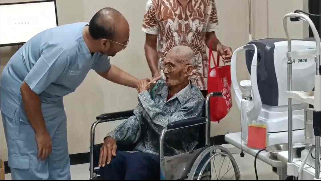 dr Brahmantya Surya Melayani Pasien