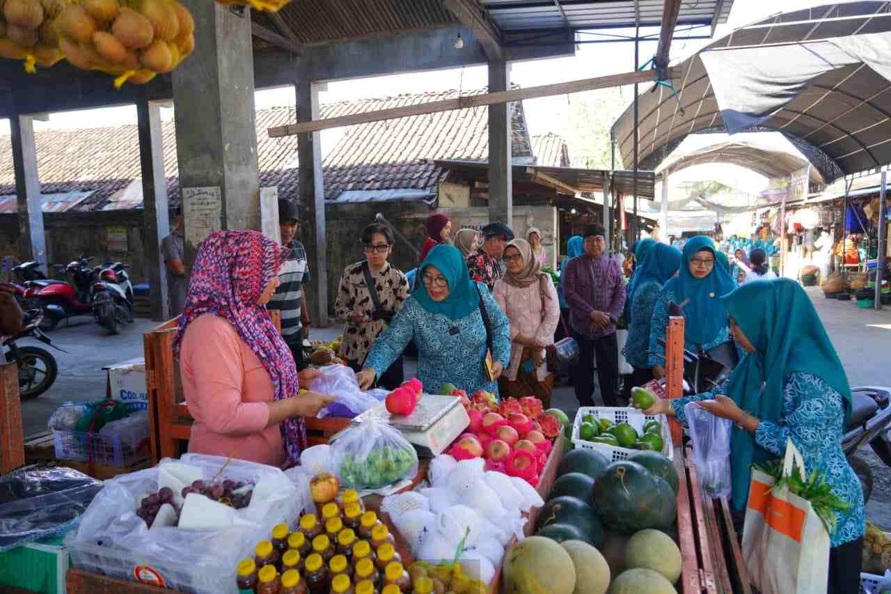 ASN Belanja di Pasar Tradisonal