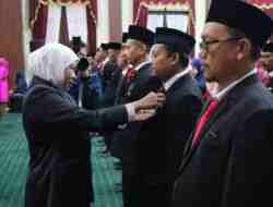 172 ASN di Jatim Terima Satyalancana Karya Satya, Apa Maknanya ? 172 ASN di Jatim Terima Satyalancana Karya Satya, Apa Maknanya ?