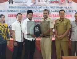 Disnaker Kabupaten Blitar Dorong Sertifikasi BNSP untuk Barber, Hadapi Tantangan Era Kecerdasan Buatan Disnaker Kabupaten Blitar Dorong Sertifikasi BNSP untuk Barber, Hadapi Tantangan Era Kecerdasan Buatan