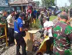 Wanita Paruh Baya Tewas Disambar KA Jenggala di Perlintasan Tebel, Terseret 50 Meter Wanita Paruh Baya Tewas Disambar KA Jenggala di Perlintasan Tebel, Terseret 50 Meter