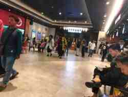 Tayang Perdana Hari Ini, Film 'Demon Slayer' Laris Manis di Blitar, Pikat Penonton Segala Usia Tayang Perdana Hari Ini, Film ‘Demon Slayer’ Laris Manis di Blitar, Pikat Penonton Segala Usia