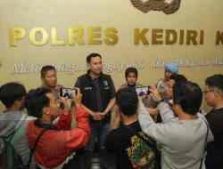 Ungkap Penyebab Dugaan Keracunan Miras, Polres Kediri Kota Cek Kandungan Miras ke Laboratorium dan Sita Rekaman CCTV Ungkap Penyebab Dugaan Keracunan Miras, Polres Kediri Kota Cek Kandungan Miras ke Laboratorium dan Sita Rekaman CCTV