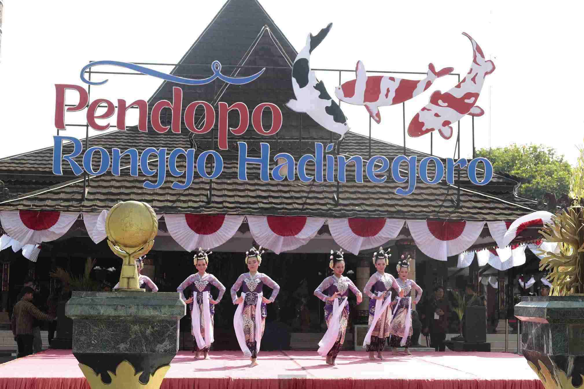 Kesenian Tari Memeriahkan Pisowan Agung Blitar ke-701 Tahun