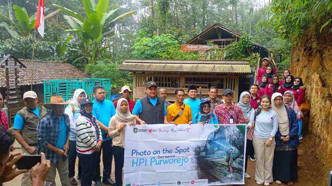 DPRD Purworejo Tursiyati: Wisata Purworejo Punya Potensi Besar, Jangan Stagnan Saling Menunggu Komisi III DPRD Kabupaten Purworejo yang dipimpin oleh Tursiyati melakukan kunjungan dalam daerah ke sejumlah destinasi wisata di Kecamatan Kaligesing Kabupaten Purworejo