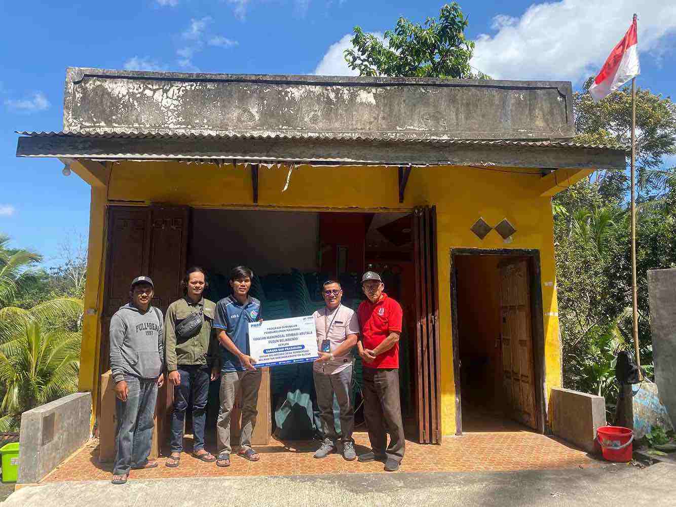 PNM Blitar Salurkan Bantuan Terop, Kursi, dan Sound Sistem, Warga Kecamatan Bakung dapat Memanfaatkannya Manajer Bisnis PNM UlaMM Cabang Blitar Menyerahkan Tanggung Jawab Sosial Lingkungan TJSL kepada Yayasan Sembagi Arutula di Desa Sumberdadi Kecamatan Bakung Kabupaten Blitar