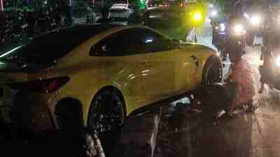 Mobil BMW M4 Naik Trotoar di Blitar Setelah Kecelakaan di Simpang 4 Kanigoro