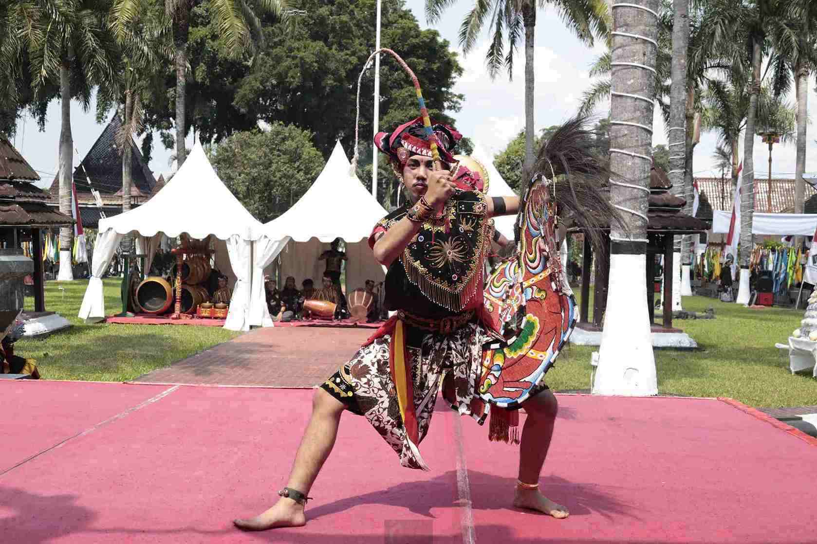 Pemain Kesenian Jaranan Memeriahkan Pisowanan Agung Hari Jadi Blitar ke 701 Tahun