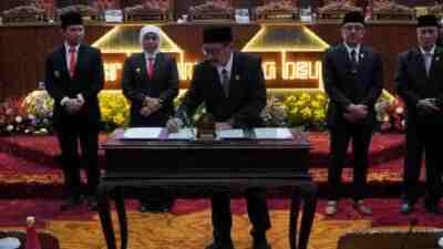 DPRD Provinsi Jatim Sepakati KUA-PPAS 2025 Pemprov Jatim DPRD Provinsi Jatim Sepakati KUA-PPAS 2025 Pemprov Jatim