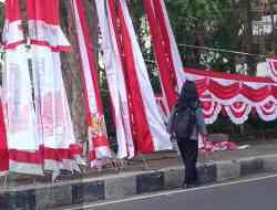 Sambut HUT RI ke-80, Permintaan Bendera One Piece Naik, Bendera Merah Putih Menurun Sambut HUT RI ke-80, Permintaan Bendera One Piece Naik, Bendera Merah Putih Menurun