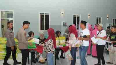 Polres Blitar Gelar Gerakan Pangan Murah, Warga Menyerbu Pasar Murah Ini Polres Blitar Gelar Gerakan Pangan Murah, Warga Menyerbu Pasar Murah Ini