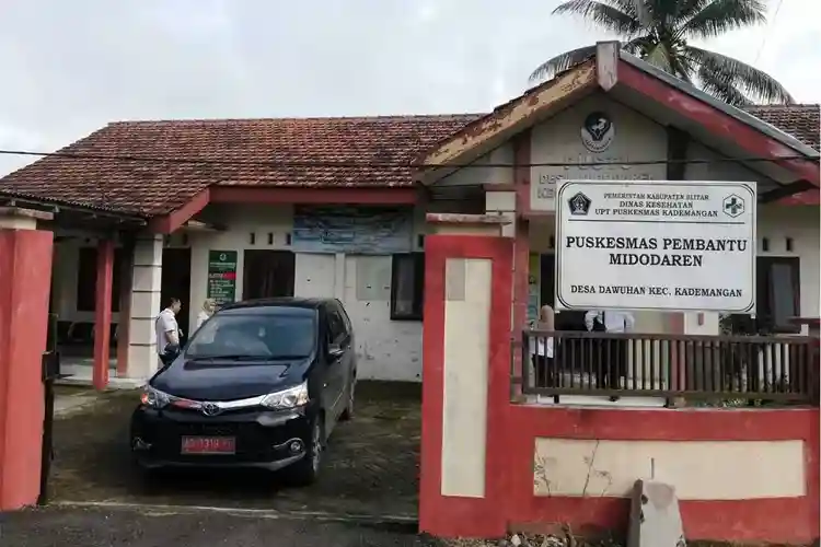 Puskesmas pembantu Midodaren Desa Dawuhan Kecamatan Kademangan direhab dari anggaran DBHCHT 1377865755