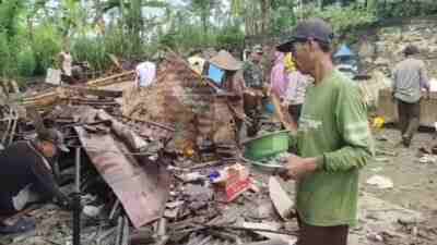 Hujan 3 Hari, Rumah Warga Sumber Kembar Binangun Roboh Hujan 3 Hari, Rumah Warga Sumber Kembar Binangun Roboh