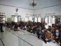Polres Blitar Sosialisasi Anti-Bullying di SMPN 1 Garum Polres Blitar Sosialisasi Anti-Bullying di SMPN 1 Garum