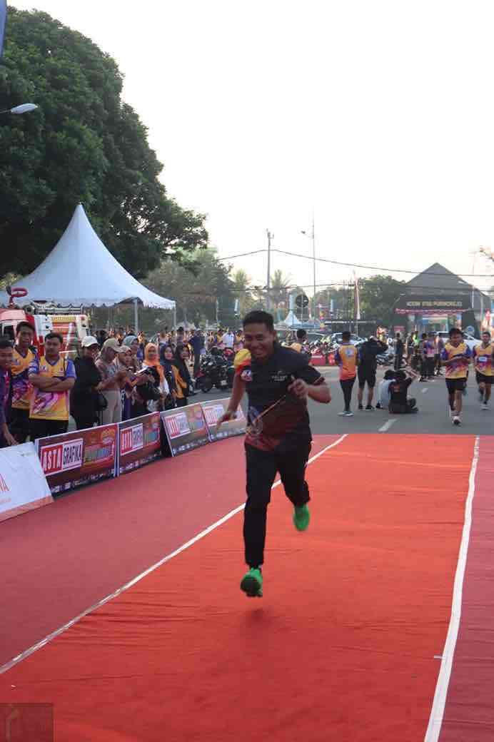 2.400 Pelari Meriahkan Semarak Bhayangkara Fun Run 2025 di Alun-Alun Purworejo Salah Satu Peserta Bhayangkara Fun Run 2025 Polres Purworejo di Alun alun Purworejo